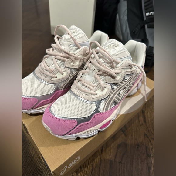 Asics Men’s Sneakers in Pink and White size 11 - Picture 2 of 7
